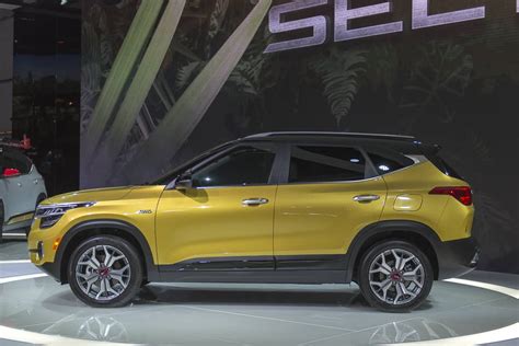 Discover how a sporty crossover suv like the 2021 kia niro hybrid can enhance your daily drives with its great mpg, luxurious interior & tons of advanced tech options! 2021 + 2022 SUVs & Crossovers Worth Waiting For | TractionLife