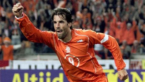En hollande, le championnat de football de l'élite se dispute au sein de l'eredivisie, littéralement division d'honneur. Ruud Van Nistelrooy Pays-Bas | Football, Neerlandais