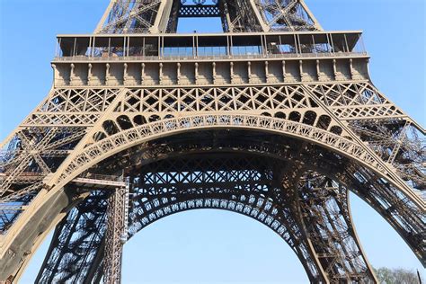 La Tour Eiffel 130 Ans La Terre Est Un Jardin
