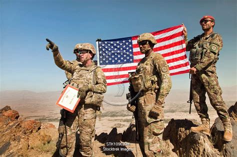 Soldiers Holding Up American Flag Photos Cantik