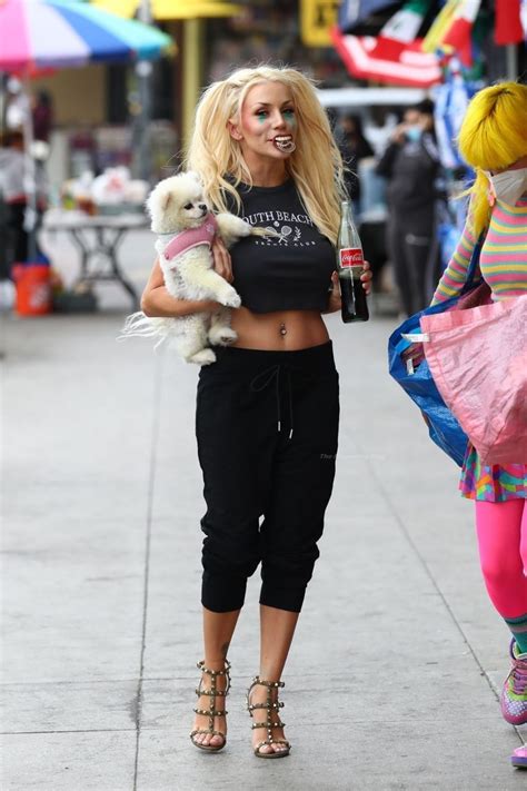 Courtney Stodden Shows Off Her Toned Waist In La Photos The Sex Scene