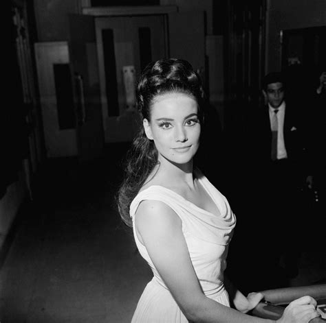Photos Claudine Auger Miss France 1958 Face à James Bond