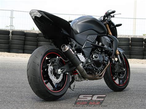 The kawasaki z750, the 2007 model which is available in three colors, black, silver and green, was able to reach a top speed of 230 km/h. 2011 Kawasaki Z750 - Moto.ZombDrive.COM