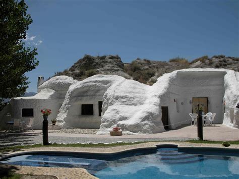 Con un tipo intermedio y en. Bienvenido a Cueva el Guindas