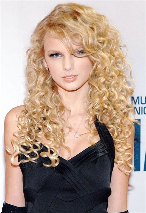 Evolution Of Taylor Swift Hairstyles Taylor Swift Curls Taylor Swift Curly Hair Young Taylor