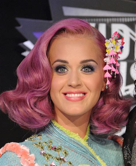 Beauty Breakdown Katy Perrys Hairstyle And Makeup At The 2011 Mtv