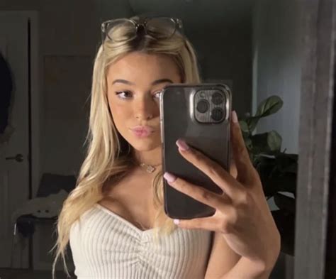 Lsu Gymnast Olivia Dunne Shows Off Spectacular Boobs And Thick Thighs In Mirror Selfies Page 7