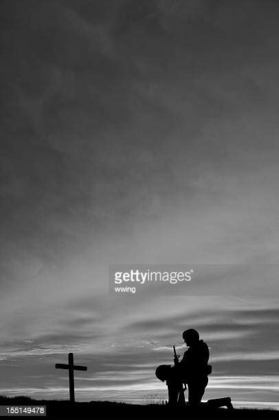 Soldier Kneeling Cross Photos And Premium High Res Pictures Getty Images