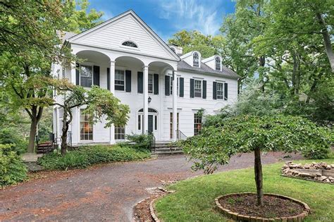 Is drinking a notorious lic by broken bow brewery at rivermarket bar & kitchen. Tarrytown NY 10591 - 8,200 sq ft - Turn Of The Century