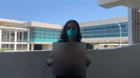 Heboh Wanita Buka Kancing Baju Pamer Dada Di Depan Kamera Viral Di Twitter Durasi 1 Menit 23