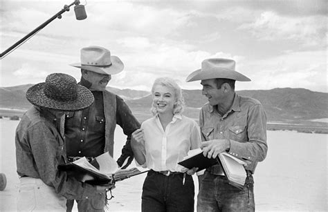 A year later, she met and photographed monroe for the first time. Marilyn Monroe's Tomboyish Style in The Misfits