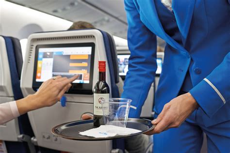 Do airplanes take cash for drinks?