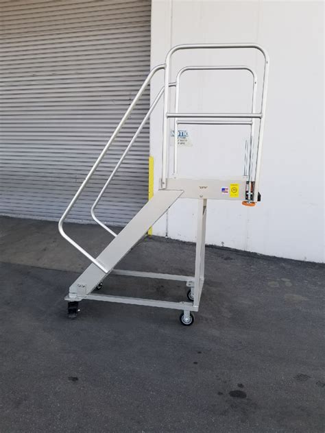 Clean Welds Aluminum Cantilever Custom Made Ladders And Platforms