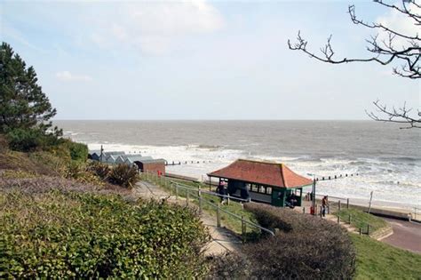 We offer clean & comfortable, cheap accommodation. Frinton on Sea Beach (Frinton-On-Sea) - 2020 All You Need ...