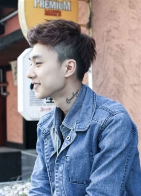 Starting off with a more mature look, we have a cool hairstyle suited for a business this particular style has become a crowd favourite with young asian men. 8 best images about HAIR CUTS on Pinterest | Gwangju, Wavy ...