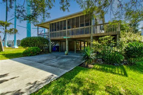 Oak Island Vacation Rentals, Beach House Rentals | Vacasa