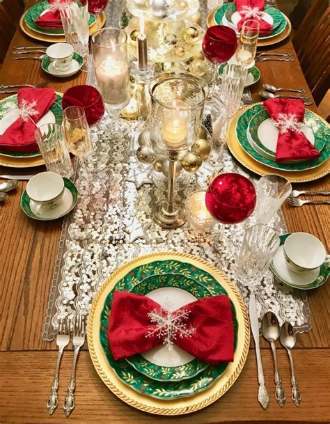Create super stylish christmas table settings and wow family and friends this festive season. Christmas Table Decor | Christmas table decorations ...