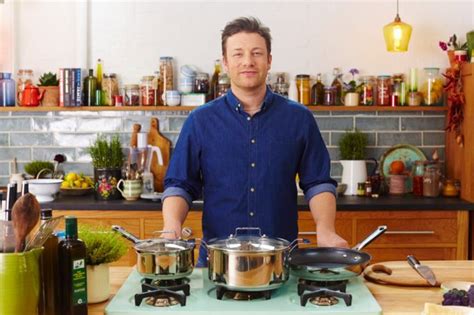 Los programas de cocina y cocina española de le cordon bleu madrid están desarrollados para conocer las técnicas de la alta cocina, entender los procesos culinarios y aprender a relacionarse. Los cocineros de los programas de televisión enseñan poco ...