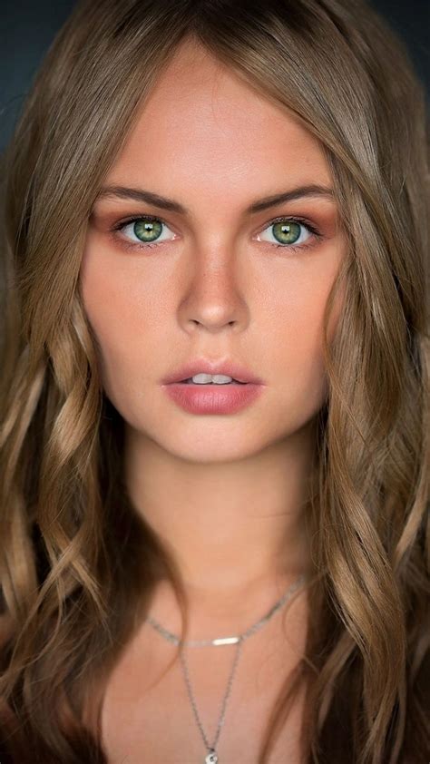 Gorgeous Model Anastasia Green Eyes 720x1280 Wallpaper In 2019 Beautiful Green Eyes Dark