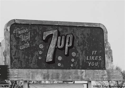 Neon 7up Sign Merced Ca Merced Vintage Signs Vintage