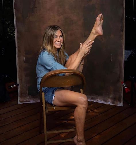 Mature Minx Jennifer Aniston Showing Her Perfect Legs And Feet In High Quality Kartrashian