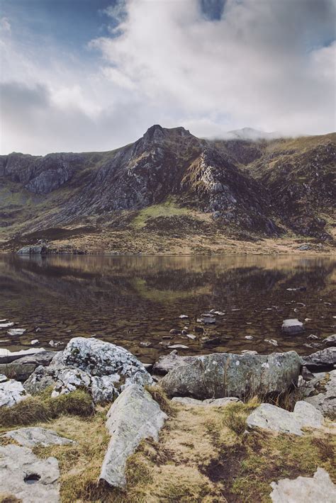 Llyn Idwal Llyn Idwal Snowdonia Along The Path From Ogwe Flickr