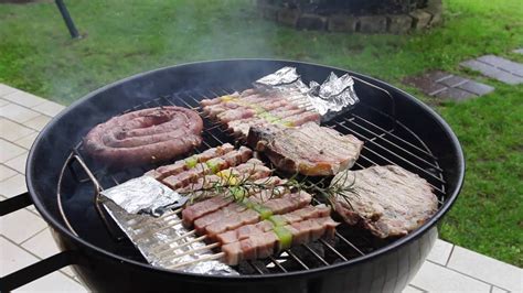 Made for the serious bbq chef, our 6 burners are packed with quality features and built to handle anything from snags to succulent roasts. WEBER BARBECUE GRILL - BBQ - YouTube