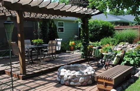 A great way to make a small backyard feel bigger? Small backyard oasis ideas | Outdoor furniture Design and Ideas