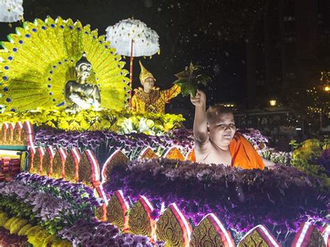 Malaysian Buddhists Celebrate Vesak