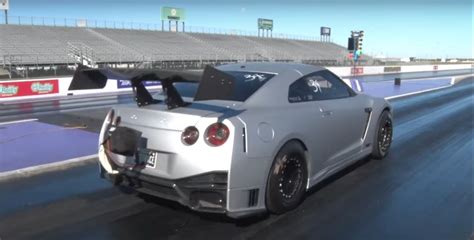 2400 Hp T1 Nissan Gt R Flexes Its Twin Turbo Muscles Chasing A 6s