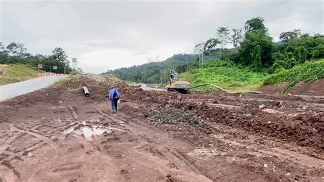Pan borneo highway is a road network on borneo island connecting two malaysian states, sabah and sarawak, with brunei. Pan Borneo Highway - YouTube