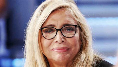 Mara venier racconta i terribili istanti in cui la madre elsa smise di riconoscerla. Mara Venier, il triste lutto piange la recente perdita ...