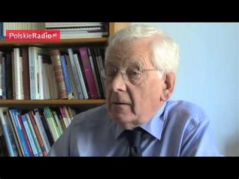 Polonya ve i̇ngiltere'de eğitim alan najder, 1981'de polonya'dan sürgün edilmeden önce polonya'da ve yurtdışında profesör olarak çalıştı. Prof. Zdzisław Najder o książce "Węzły pamięci niepodległej Polski": wielkie idee (Historia ...