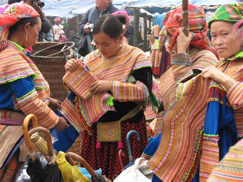 can-cau-flowery-hmong-textile-trails