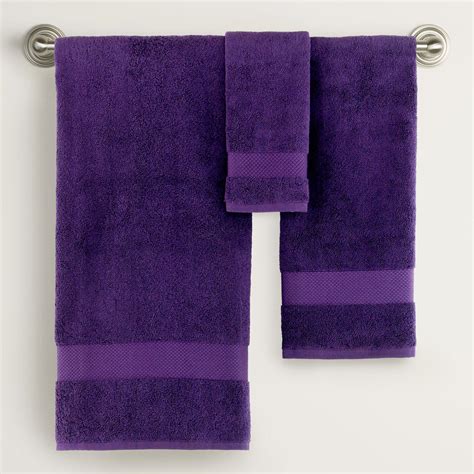 We offer towels and bath linens in a wide variety of sizes to fit your space, budget, and personal preference. bath towers 2017 - Grasscloth Wallpaper