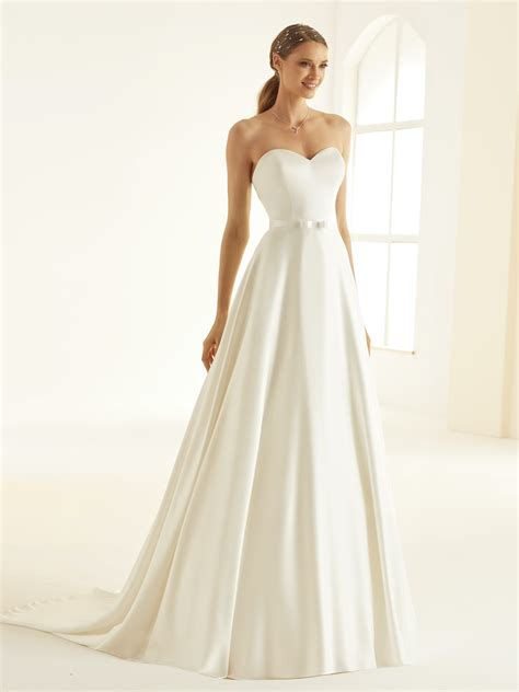 Trägerloses Hochzeitskleid In A Linie Von Bianco Evento Brautde