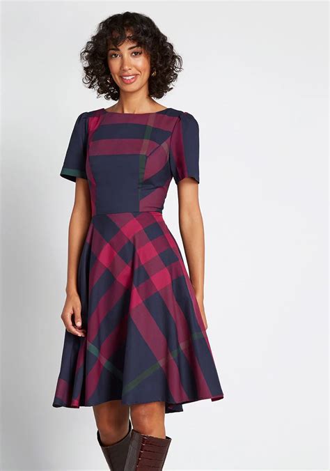 Modcloth I Rest My Grace Short Sleeve Midi Dress In Navy Red Plaid