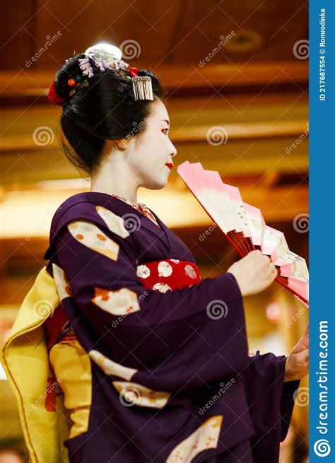 kyoto japan 18 may 2015 maiko apprentice showing japanese traditional dance apprentice