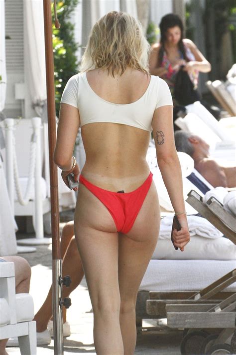 Sophie Turner Underboob In Bikini At Pool In Miami Hot Celebs Home