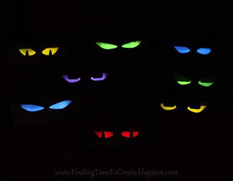 Glowing Eyes By Krafting Kelly Via Flickr Spooky Eyes Halloween