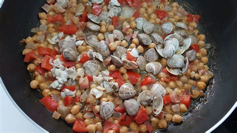 Maybe you would like to learn more about one of these? Mezzi paccheri ceci e lupini di mare | Le Ricette di Annett