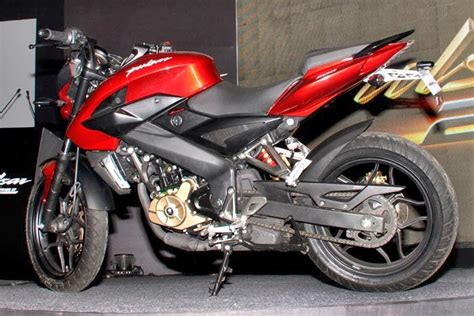 This engine of pulsar ns200 develops a power of. Bajaj Pulsar 200 NS will be available in 2 new shades Red ...