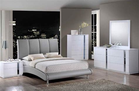 Once you add it to your bedroom, it will make another people become jealous and drop their jaw in awe. Exotic bedroom furniture sets - Video and Photos ...