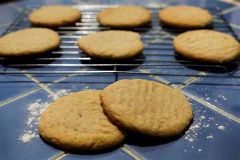 Grease a large baking sheet or use parchment paper. With nutmeg, recipe takes the tea cake - HoustonChronicle.com