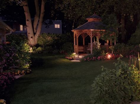 Yard Landscaping Lights At Dusk Backyard At Night 庭 お庭 マンション