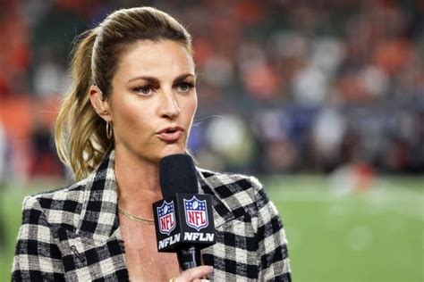 Look Sports World Reacts To Erin Andrews Business News The Spun