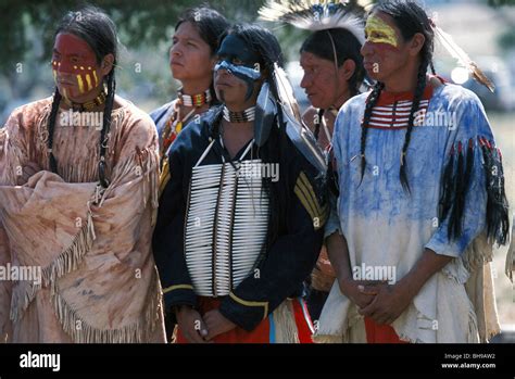 Native American Models At The Artist Ride Near Wall South Dakota Stock Photo Alamy