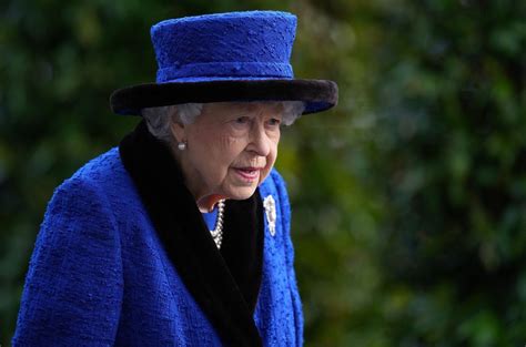 Britanska Kraljica Elizabeta Bo Po Nasvetu Zdravnikov Dva Tedna