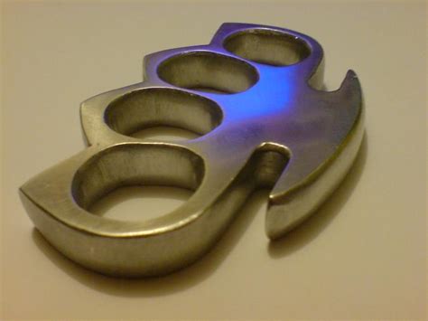 weaponcollector s knuckle duster and weapon blog hand made females knuckle duster brass knuckles