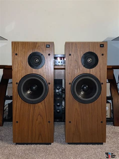 Beautiful Vintage Jbl L60t Walnut Floorstanding Speakers Photo 2655477